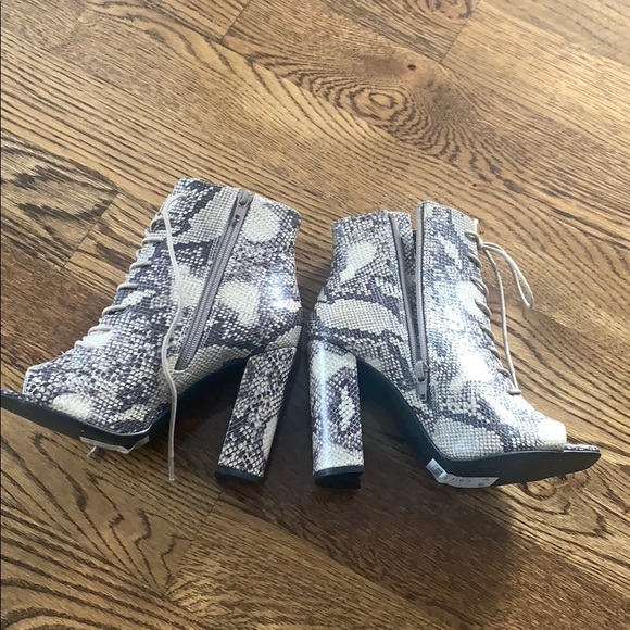 ASOS NEW LOOK SNAKESKIN LACE UP BOOTIE - Picture 8 of 8